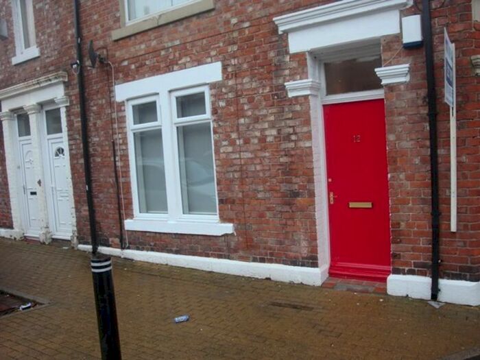 3 Bedroom Flat To Rent In Dacre Street, South Shields NE33