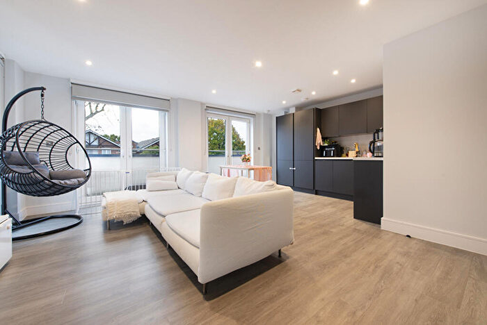 1 Bedroom Apartment To Rent In Holden Road, Finchley, London, N12