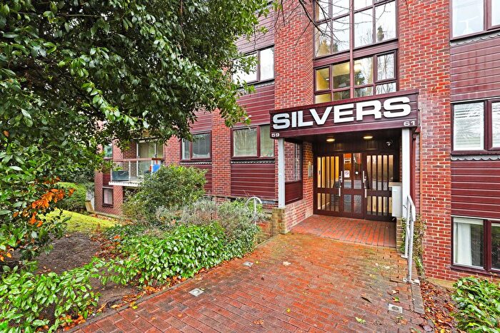 2 Bedroom Flat To Rent In Palmerston Road, Buckhurst Hill, IG9