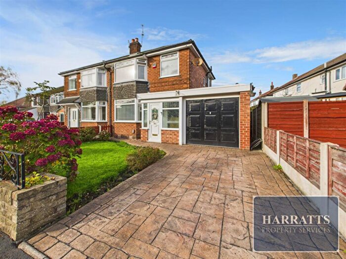 3 Bedroom Semi Detached House For Sale In Forbes Close, Stockport, SK1