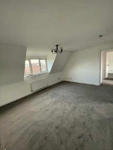 2 Bedroom Flat To Rent In Littlecroft, South Woodham Ferrers CM3