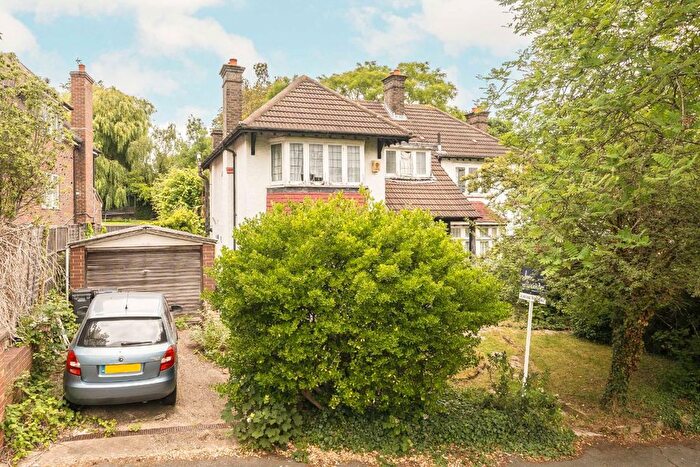4 Bedroom Detached House For Sale In Pollards Hill West, London, SW16