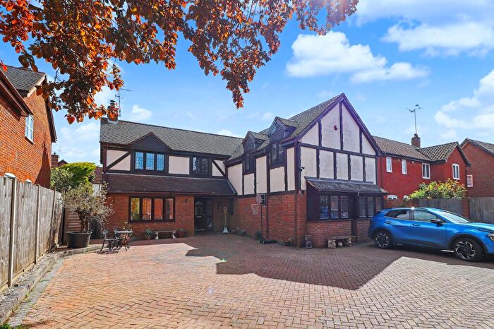 5 Bedroom Detached House For Sale In Wilson Close, Stevenage, Hertfordshire, SG1