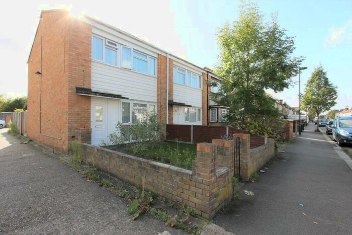 3 Bedroom House To Rent In Totteridge Road, Enfield, Middlesex, EN3