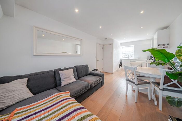 2 Bedroom Flat For Sale In Old Town, London, SW4