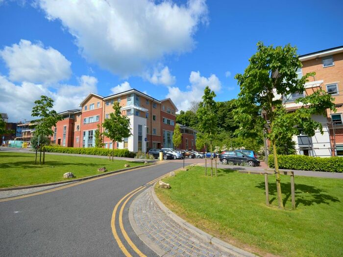 2 Bedroom Flat To Rent In Railway House Jackwood Way, Tunbridge Wells, Kent, TN1