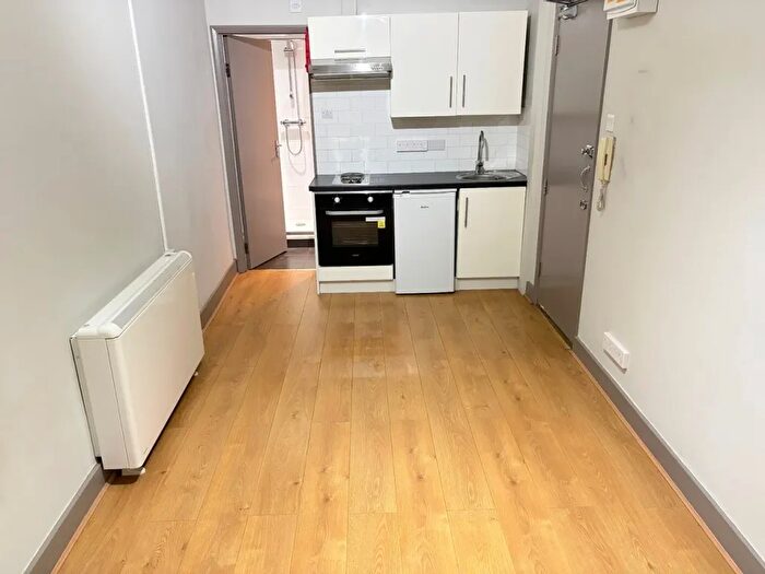 Studio To Rent In Very Near Iveson Road Area, West Hampstead, NW6