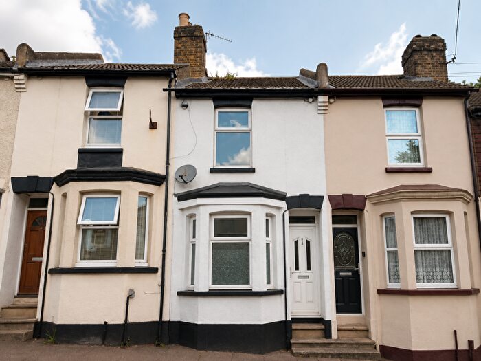 3 Bedroom House To Rent In Castle Road, Chatham, ME4