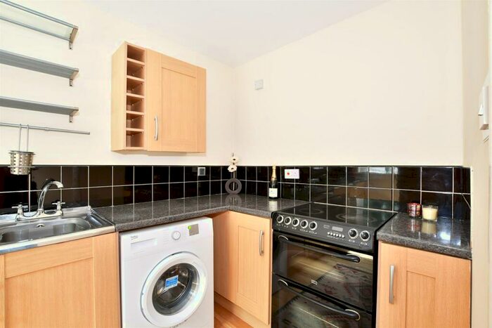 1 Bedroom Flat For Sale In Gilligan Close, Horsham, West Sussex, RH12