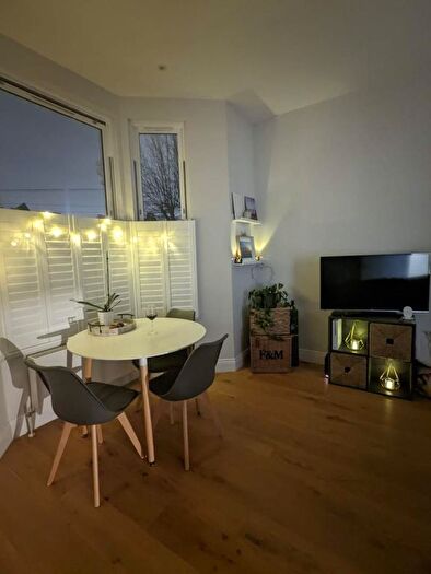 2 Bedroom Flat To Rent In York Grove, Peckham, London, SE15