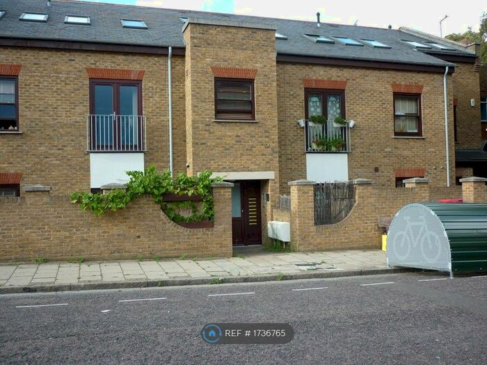 2 Bedroom Flat To Rent In Chelmer Road, London, E9