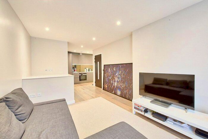 1 Bedroom Flat To Rent In Garratt Lane, London, SW18