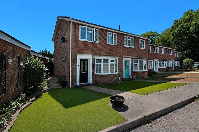 3 Bedroom End Of Terrace House For Sale In Wesermarsch Road, Cowplain, PO8