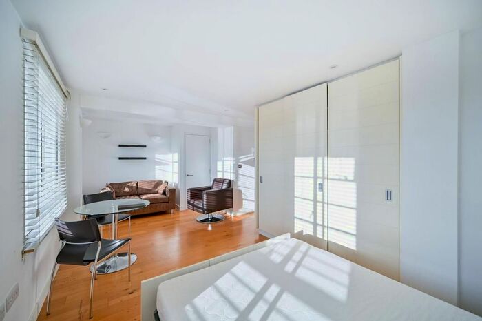 Studio To Rent In Red Lion Street, Richmond, TW9