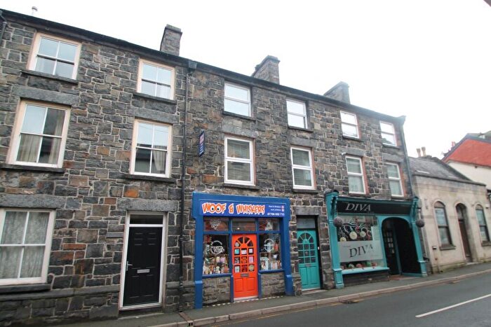 3 Bedroom Apartment For Sale In Station Road, Llanrwst, LL26