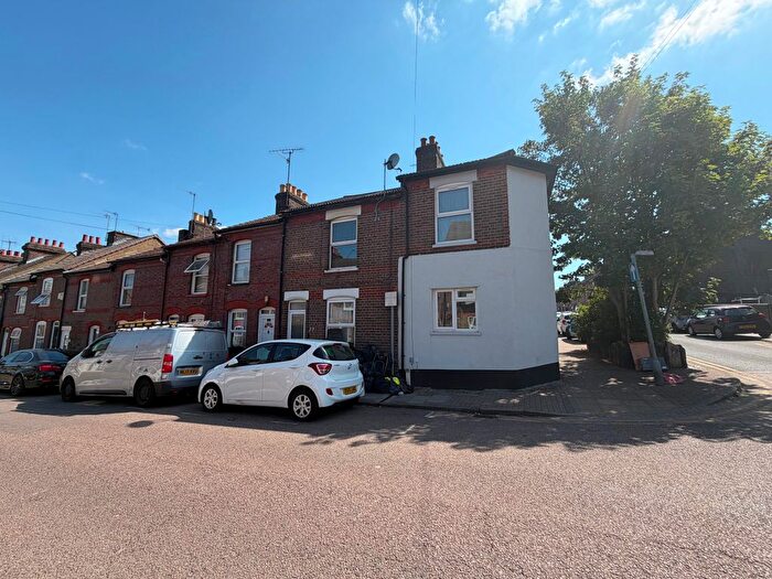 2 Bedroom Terraced House For Sale In Ashton Road, Luton, LU1