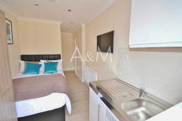 Studio To Rent In Uplands Road, Woodford Green, IG8