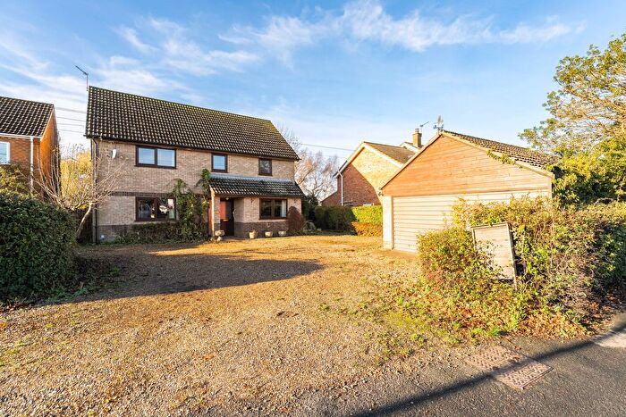 4 Bedroom Detached House For Sale In Dereham Road, Watton, IP25