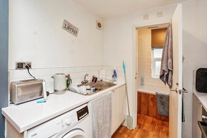 1 Bedroom Flat For Sale In Hughenden Drive, Leicester, Leicestershire, LE2