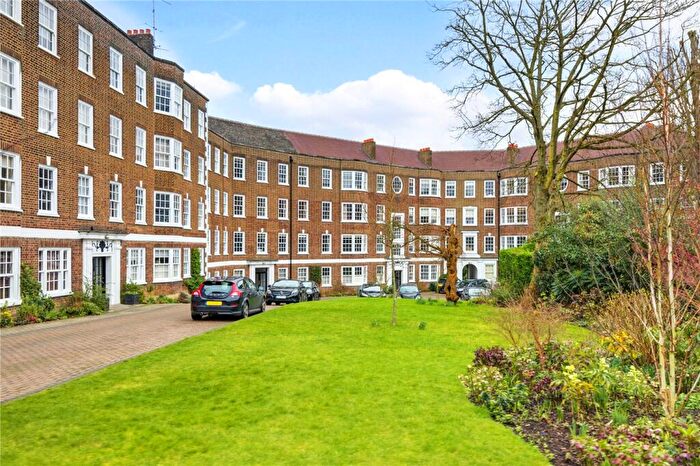3 Bedroom Apartment For Sale In South Grove, London, N6