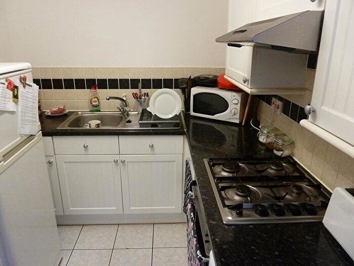 2 Bedroom Apartment To Rent In Sutherland Road, F1