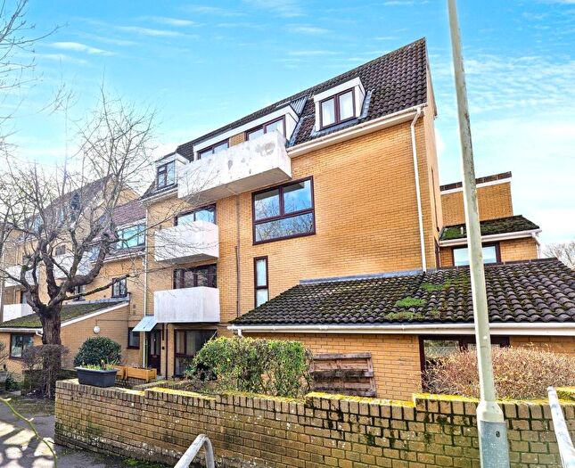 3 Bedroom Flat For Sale In Flat Sandown Heights, Frogmore, Fareham, PO14