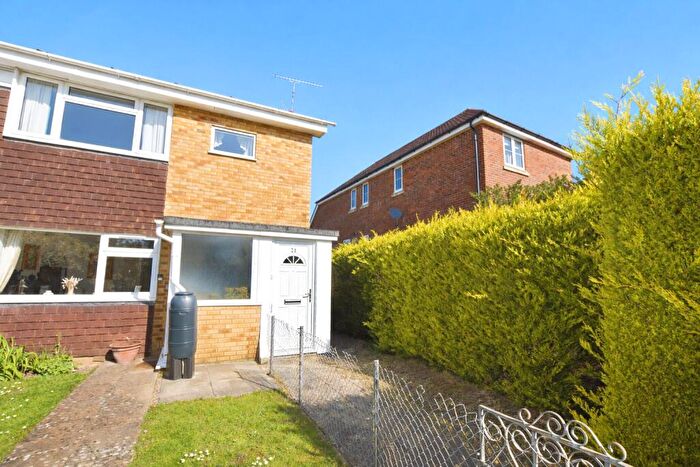 2 Bedroom Maisonette For Sale In Dove Court, Alton, Hampshire, GU34
