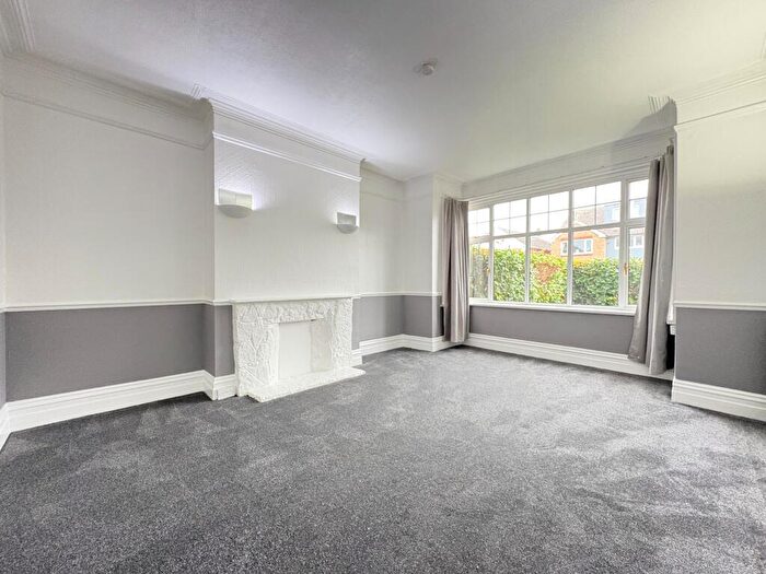 2 Bedroom Flat To Rent In Darracott Road, Bournemouth, BH5