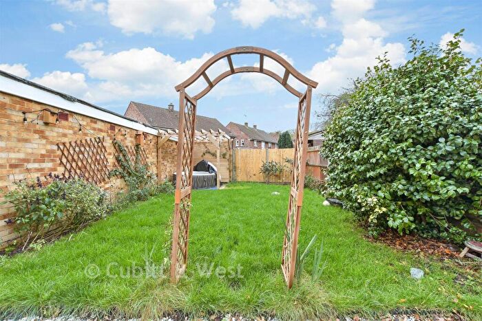 3 Bedroom End Of Terrace House For Sale In Tilers Way, Reigate, Surrey, RH2