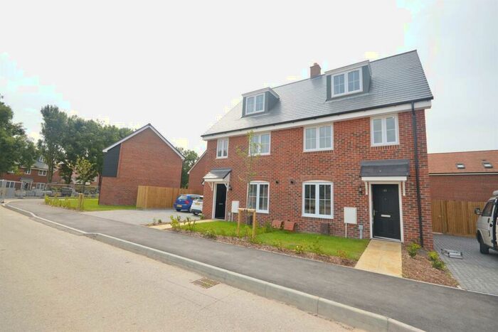 3 Bedroom Semi-Detached House To Rent In Peckham Chase, Eastergate, Chichester, PO20