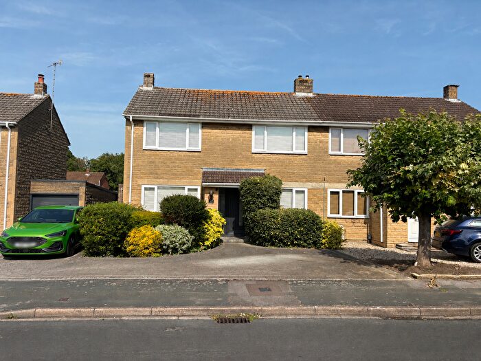 3 Bedroom Semi-Detached House For Sale In Severn Avenue, Haydon Wick, Swindon, SN25