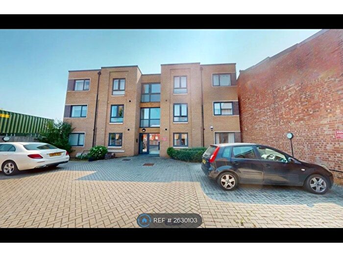 2 Bedroom Flat To Rent In Wilde Court, Oxford, OX2