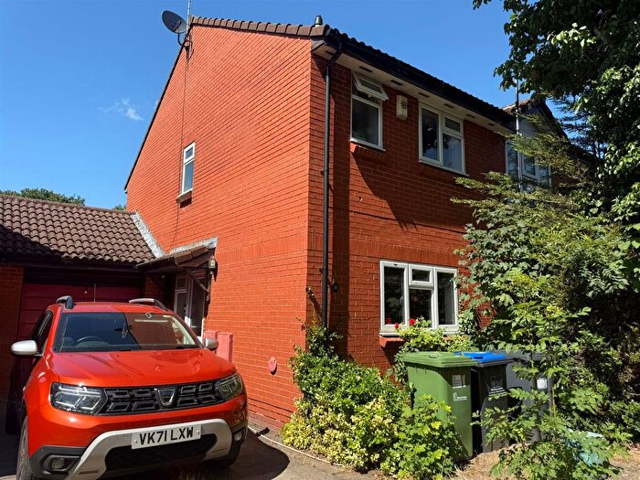 2 Bedroom Property To Rent In Whittington Close, Warwick, CV34