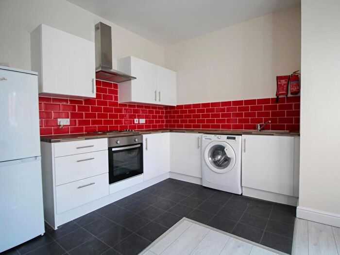 Apartment To Rent In Apt A, Clarendon Road #, LS2