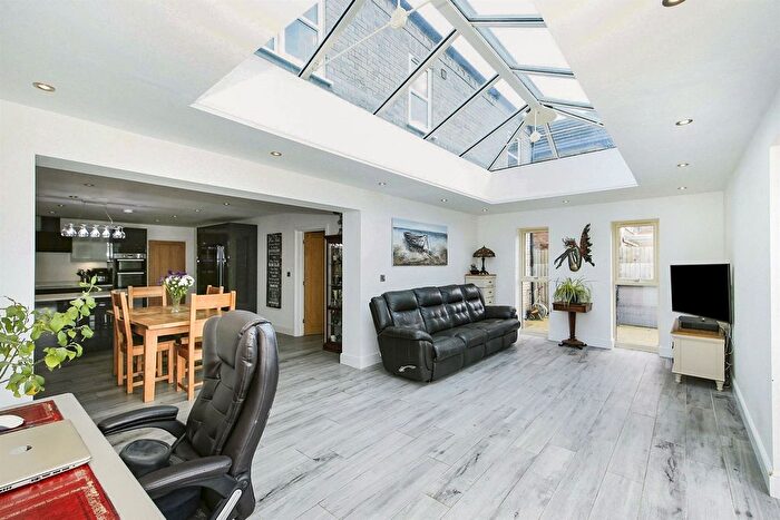 5 Bedroom Detached House For Sale In Gull Road, Guyhirn, Wisbech, PE13