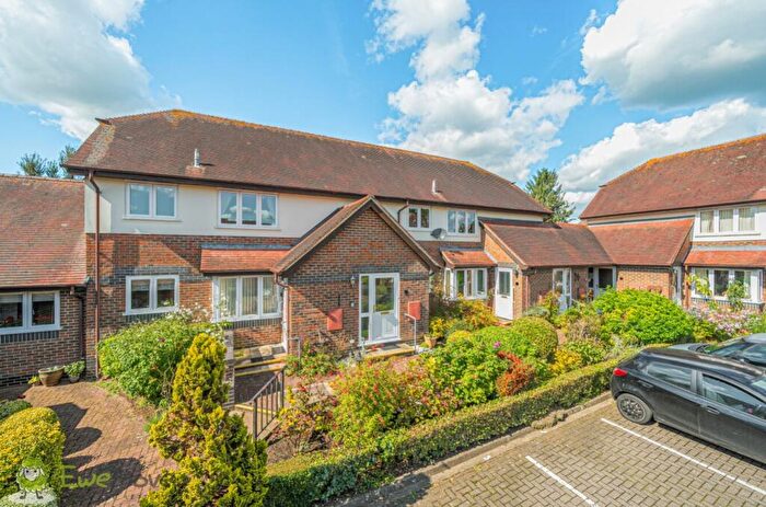 2 Bedroom Retirement Property For Sale In Garrett Close, Kingsclere, Newbury, Berkshire, RG20