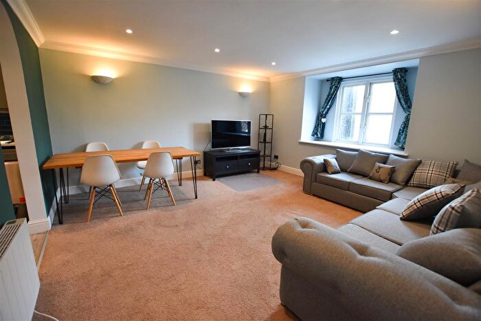 2 Bedroom Flat To Rent In Thorney Mill Road, West Drayton, UB7
