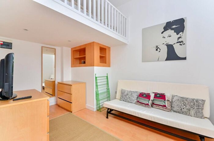 Studio To Rent In West Cromwell Road, Earls Court, London, SW5