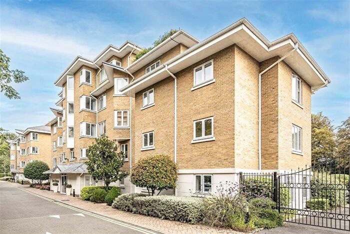 2 Bedroom Flat To Rent In Strand Drive, Kew, Richmond, TW9