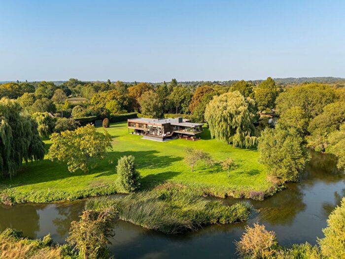 5 Bedroom Detached House For Sale In Loddon Drive, Berkshire, RG10
