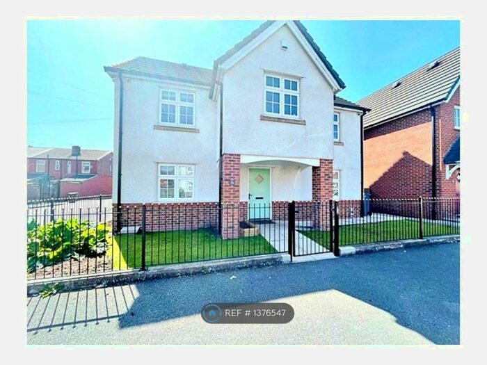 4 Bedroom Detached House To Rent In Winnie Street, Manchester, M40