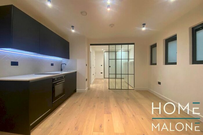 1 Bedroom Flat To Rent In Manhattan Apartments, London, E17
