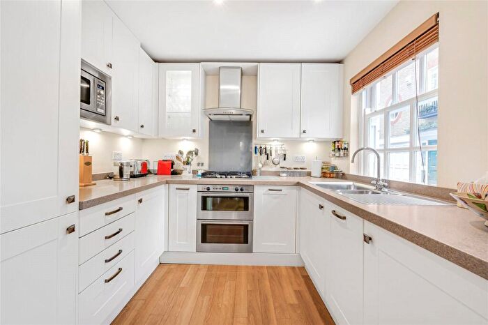 3 Bedroom End Of Terrace House For Sale In Farrier Walk, Chelsea, London, SW10