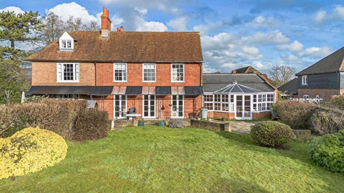 3 Bedroom Town House For Sale In The Causeway, Caversham, Reading, RG4