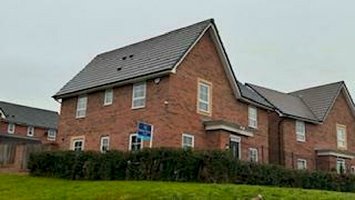 4 Bedroom House To Rent In Pudding Lane, Hyde, SK14