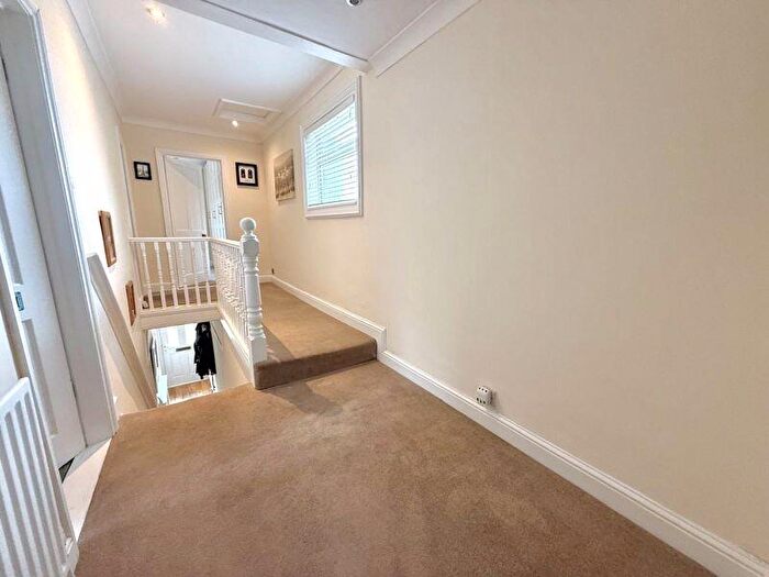3 Bedroom End Of Terrace House For Sale In Downs Road, Dunstable, LU5