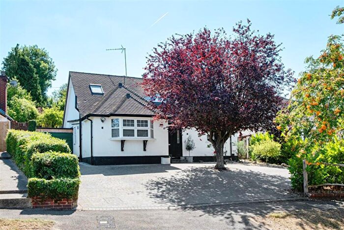 4 Bedroom Chalet For Sale In Hillside, Banstead, SM7