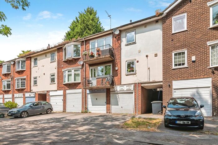 2 Bedroom Flat For Sale In Belvoir Lodge, Nottingham, Nottinghamshire, NG4