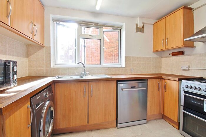 2 Bedroom Flat To Rent In Alexandra Road, Hounslow, TW3