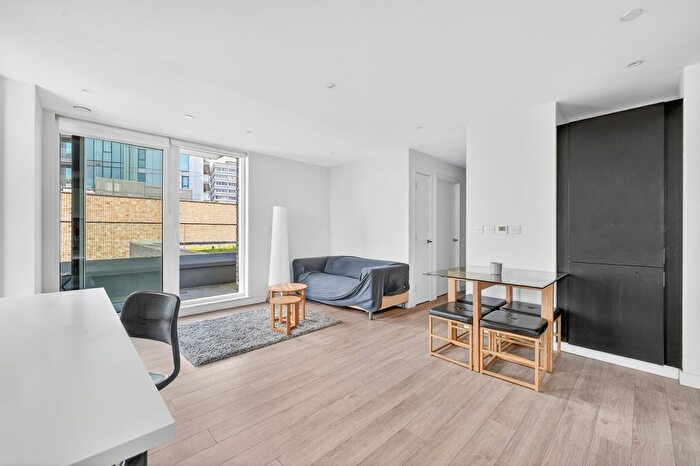 1 Bedroom Flat To Rent In Sandpiper Building, Newnton Close, N4